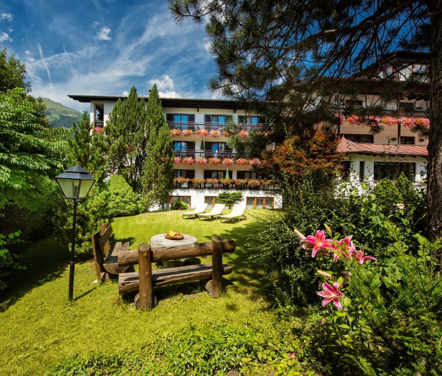 Hotelgarten im Johannesbad Hotel St. Georg in Bad Hofgastein