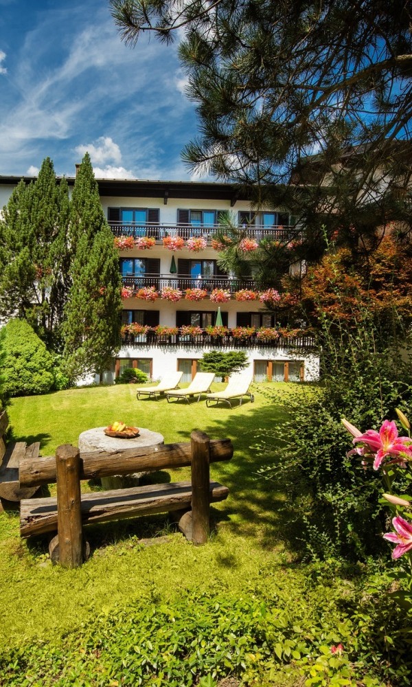 Hotelgarten Johannesbad Hotel St. Georg in Bad Hofgastein