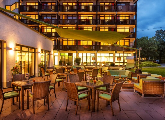 Johannesbad Hotel Königshof in Bad Füssing Terrasse