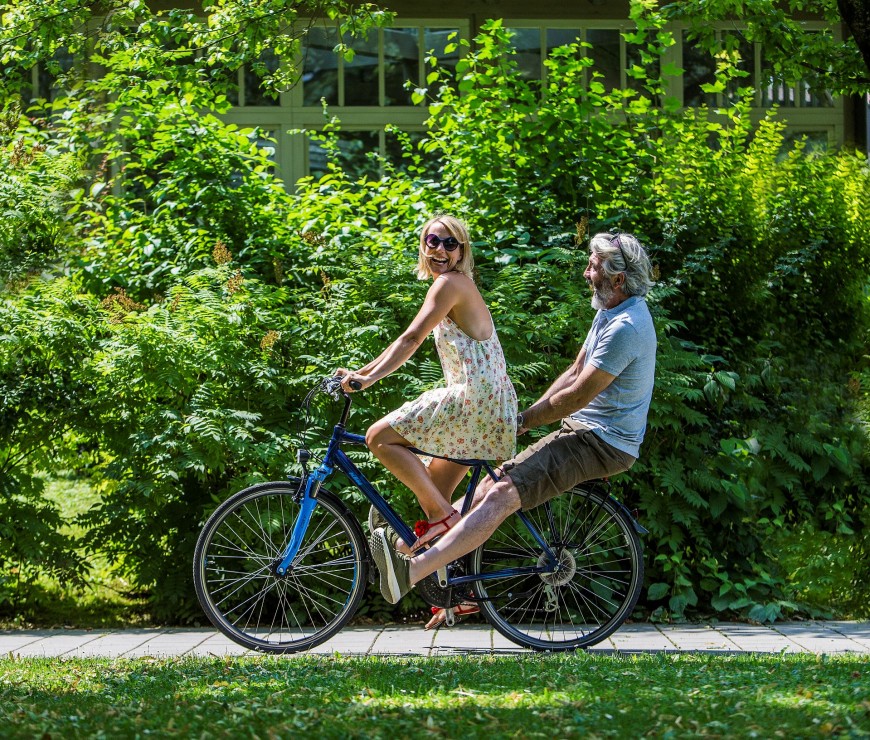 Johannesbad Hotels Bad Füssing Hotel Phönix Ehepaar Fahrrad fahren