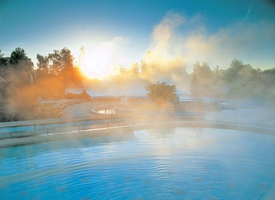 Johannesbad Hotel Phönix Erlebnis Therme Gegenstrombecken