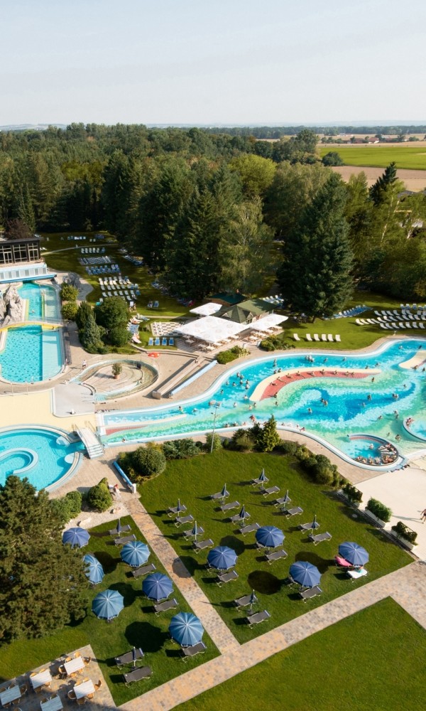 Thermenurlaub in den Johannesbad Hotels Johannesbad Therme Luftansicht